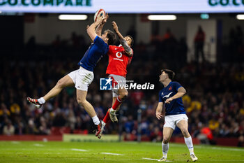 2024-03-10 - Damian Penaud of France and Rio Dyer of Wales during the 2024 Six nations Championship, rugby union match between Wales and France on 10 March 2024 at Millenium Stadium in Cardiff, Wales - RUGBY - SIX NATIONS 2024 - WALES V FRANCE - SIX NATIONS - RUGBY