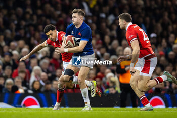 10/03/2024 - Leo Barre of France makes a break during the 2024 Six nations Championship, rugby union match between Wales and France on 10 March 2024 at Millenium Stadium in Cardiff, Wales - RUGBY - SIX NATIONS 2024 - WALES V FRANCE - 6 NAZIONI - RUGBY