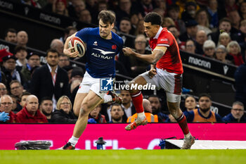 10/03/2024 - Damian Penaud of France under pressure from Rio Dyer of Wales during the 2024 Six nations Championship, rugby union match between Wales and France on 10 March 2024 at Millenium Stadium in Cardiff, Wales - RUGBY - SIX NATIONS 2024 - WALES V FRANCE - 6 NAZIONI - RUGBY