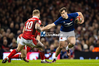10/03/2024 - Damian Penaud of France under pressure from Sam Costelow of Wales during the 2024 Six nations Championship, rugby union match between Wales and France on 10 March 2024 at Millenium Stadium in Cardiff, Wales - RUGBY - SIX NATIONS 2024 - WALES V FRANCE - 6 NAZIONI - RUGBY