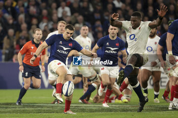 16/03/2024 - Thomas Ramos of France, Maro Itoje of England during the 2024 Six nations Championship, rugby union match between France and England on March 16, 2024 at Groupama stadium in Décines-Charpieu near Lyon, France - RUGBY - SIX NATIONS 2024 - FRANCE V ENGLAND - 6 NAZIONI - RUGBY