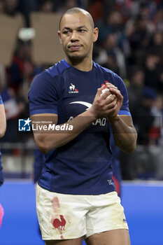2024-03-16 - Gael Fickou of France salutes the supporters following the 2024 Six nations Championship, rugby union match between France and England on March 16, 2024 at Groupama stadium in Décines-Charpieu near Lyon, France - RUGBY - SIX NATIONS 2024 - FRANCE V ENGLAND - SIX NATIONS - RUGBY