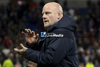2024-03-16 - Dan Cole of England salutes the supporters following the 2024 Six nations Championship, rugby union match between France and England on March 16, 2024 at Groupama stadium in Décines-Charpieu near Lyon, France - RUGBY - SIX NATIONS 2024 - FRANCE V ENGLAND - SIX NATIONS - RUGBY