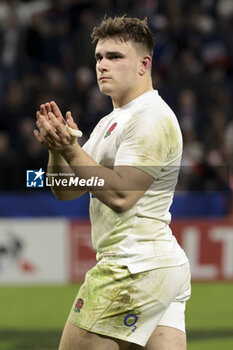 16/03/2024 - Theo Dan of England salutes the supporters following the 2024 Six nations Championship, rugby union match between France and England on March 16, 2024 at Groupama stadium in Décines-Charpieu near Lyon, France - RUGBY - SIX NATIONS 2024 - FRANCE V ENGLAND - 6 NAZIONI - RUGBY