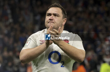 2024-03-16 - Jamie George of England salutes the supporters following the 2024 Six nations Championship, rugby union match between France and England on March 16, 2024 at Groupama stadium in Décines-Charpieu near Lyon, France - RUGBY - SIX NATIONS 2024 - FRANCE V ENGLAND - SIX NATIONS - RUGBY