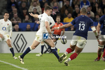 16/03/2024 - George Ford of England in action during the 2024 Six nations Championship, rugby union match between France and England on March 16, 2024 at Groupama stadium in Décines-Charpieu near Lyon, France - RUGBY - SIX NATIONS 2024 - FRANCE V ENGLAND - 6 NAZIONI - RUGBY