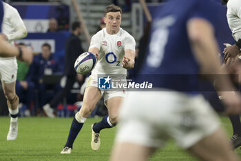 2024-03-16 - George Ford of England in action during the 2024 Six nations Championship, rugby union match between France and England on March 16, 2024 at Groupama stadium in Décines-Charpieu near Lyon, France - RUGBY - SIX NATIONS 2024 - FRANCE V ENGLAND - SIX NATIONS - RUGBY
