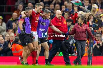 16/03/2024 - George North of Wales leaves the field with a leg injury during the 2024 Six nations Championship, rugby union match between Wales and Italy on 16 March 2024 at Millenium Stadium in Cardiff, Wales - RUGBY - SIX NATIONS 2024 - WALES V ITALY - 6 NAZIONI - RUGBY
