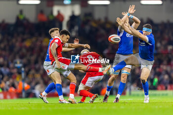 2024-03-16 - Rio Dyer of Wales kicks ahead during the 2024 Six nations Championship, rugby union match between Wales and Italy on 16 March 2024 at Millenium Stadium in Cardiff, Wales - RUGBY - SIX NATIONS 2024 - WALES V ITALY - SIX NATIONS - RUGBY