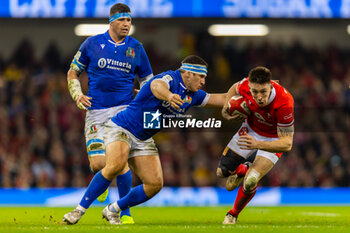 2024-03-16 - Josh Adams of Wales avoids the tackle of Giacomo Nicotera of Italy during the 2024 Six nations Championship, rugby union match between Wales and Italy on 16 March 2024 at Millenium Stadium in Cardiff, Wales - RUGBY - SIX NATIONS 2024 - WALES V ITALY - SIX NATIONS - RUGBY