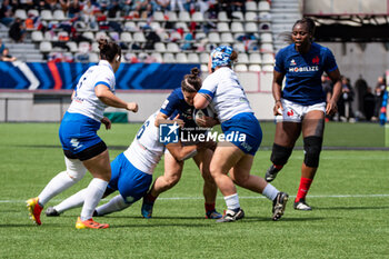 14/04/2024 - Sara Tounesi of Italy and Agathe Sochat of France fight for the ball during the Women's Six Nations 2024, rugby union match between France and Italy on April 14, 2024 at Jean Bouin stadium in Paris, France - RUGBY - WOMEN'S SIX NATIONS 2024 - FRANCE V ITALY - 6 NAZIONI - RUGBY