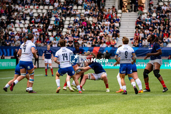2024-04-14 - Nassira Konde of France and Charlotte Escudero of France fight for the ball during the Women's Six Nations 2024, rugby union match between France and Italy on April 14, 2024 at Jean Bouin stadium in Paris, France - RUGBY - WOMEN'S SIX NATIONS 2024 - FRANCE V ITALY - SIX NATIONS - RUGBY
