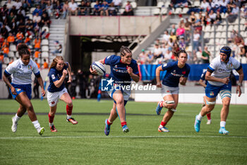 2024-04-14 - Annaelle Deshaye of France controls the ball during the Women's Six Nations 2024, rugby union match between France and Italy on April 14, 2024 at Jean Bouin stadium in Paris, France - RUGBY - WOMEN'S SIX NATIONS 2024 - FRANCE V ITALY - SIX NATIONS - RUGBY