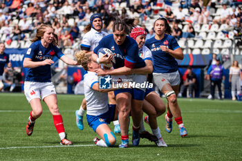 2024-04-14 - Annaelle Deshaye of France fights for the ball during the Women's Six Nations 2024, rugby union match between France and Italy on April 14, 2024 at Jean Bouin stadium in Paris, France - RUGBY - WOMEN'S SIX NATIONS 2024 - FRANCE V ITALY - SIX NATIONS - RUGBY
