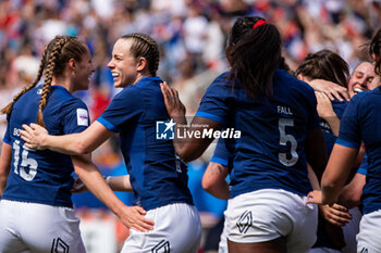 2024-04-14 - Marine Menager of France celebrates after scoring with teammates during the Women's Six Nations 2024, rugby union match between France and Italy on April 14, 2024 at Jean Bouin stadium in Paris, France - RUGBY - WOMEN'S SIX NATIONS 2024 - FRANCE V ITALY - SIX NATIONS - RUGBY