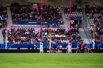 14/04/2024 - The fans cheer up their team during the Women's Six Nations 2024, rugby union match between France and Italy on April 14, 2024 at Jean Bouin stadium in Paris, France - RUGBY - WOMEN'S SIX NATIONS 2024 - FRANCE V ITALY - 6 NAZIONI - RUGBY