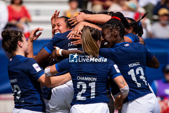 2024-04-14 - Teani Feleu of France celebrates after scoring with teammates during the Women's Six Nations 2024, rugby union match between France and Italy on April 14, 2024 at Jean Bouin stadium in Paris, France - RUGBY - WOMEN'S SIX NATIONS 2024 - FRANCE V ITALY - SIX NATIONS - RUGBY