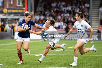 2024-09-07 - Cyrielle Banet of France under pressure from Marlie Packer of England during the Rugby International match between England Women and France Women at the Kingsholm Stadium, Gloucester, United Kingdom on 7 September 2024. Photo Simon King /ProSportsImages / DPPI - RUGBY - TEST MATCH - ENGLAND V FRANCE WOMEN - TEST MATCH - RUGBY