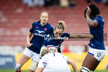 2024-09-07 - Romaine Menager of France under pressure from Marlie Packer of England during the Rugby International match between England Women and France Women at the Kingsholm Stadium, Gloucester, United Kingdom on 7 September 2024. Photo Simon King /ProSportsImages / DPPI - RUGBY - TEST MATCH - ENGLAND V FRANCE WOMEN - TEST MATCH - RUGBY