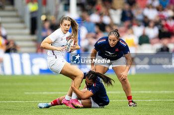 2024-09-07 - Holly Aitchison of England is tackled by Manae Feleu of France during the Rugby International match between England Women and France Women at the Kingsholm Stadium, Gloucester, United Kingdom on 7 September 2024. Photo Simon King /ProSportsImages / DPPI - RUGBY - TEST MATCH - ENGLAND V FRANCE WOMEN - TEST MATCH - RUGBY