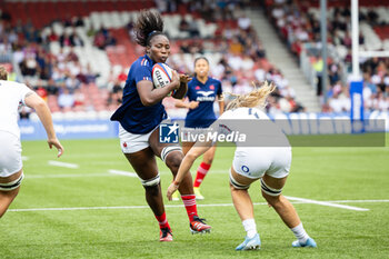 2024-09-07 - Manae Feleu of France under pressure from Zoe Aldcroft of England during the Rugby International match between England Women and France Women at the Kingsholm Stadium, Gloucester, United Kingdom on 7 September 2024. Photo Simon King /ProSportsImages / DPPI - RUGBY - TEST MATCH - ENGLAND V FRANCE WOMEN - TEST MATCH - RUGBY