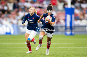 2024-09-07 - Alexandra Chambon of France makes a break during the Rugby International match between England Women and France Women at the Kingsholm Stadium, Gloucester, United Kingdom on 7 September 2024. Photo Simon King /ProSportsImages / DPPI - RUGBY - TEST MATCH - ENGLAND V FRANCE WOMEN - TEST MATCH - RUGBY