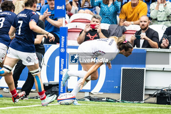 2024-09-07 - Jess Breach of England scores her sides fifth try during the Rugby International match between England Women and France Women at the Kingsholm Stadium, Gloucester, United Kingdom on 7 September 2024. Photo Simon King /ProSportsImages / DPPI - RUGBY - TEST MATCH - ENGLAND V FRANCE WOMEN - TEST MATCH - RUGBY