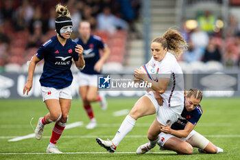 2024-09-07 - Jess Breach of England is tackled by Emilie Boulard of France during the Rugby International match between England Women and France Women at the Kingsholm Stadium, Gloucester, United Kingdom on 7 September 2024. Photo Simon King /ProSportsImages / DPPI - RUGBY - TEST MATCH - ENGLAND V FRANCE WOMEN - TEST MATCH - RUGBY