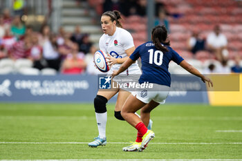 2024-09-07 - Emily Scarratt of England under pressure from Lina Tuy of France during the Rugby International match between England Women and France Women at the Kingsholm Stadium, Gloucester, United Kingdom on 7 September 2024. Photo Simon King /ProSportsImages / DPPI - RUGBY - TEST MATCH - ENGLAND V FRANCE WOMEN - TEST MATCH - RUGBY