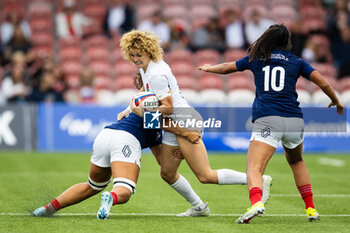 2024-09-07 - Ellie Kildunne of England can’t break through during the Rugby International match between England Women and France Women at the Kingsholm Stadium, Gloucester, United Kingdom on 7 September 2024. Photo Simon King /ProSportsImages / DPPI - RUGBY - TEST MATCH - ENGLAND V FRANCE WOMEN - TEST MATCH - RUGBY