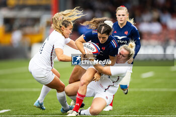 2024-09-07 - Cyrielle Banet of France is tackled by Marlie Packer of England during the Rugby International match between England Women and France Women at the Kingsholm Stadium, Gloucester, United Kingdom on 7 September 2024. Photo Simon King /ProSportsImages / DPPI - RUGBY - TEST MATCH - ENGLAND V FRANCE WOMEN - TEST MATCH - RUGBY