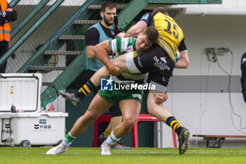 2024-04-20 - Cai Evans tackled by Leonardo Marin - BENETTON RUGBY VS DRAGONS - UNITED RUGBY CHAMPIONSHIP - RUGBY