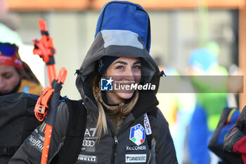 2024-01-19 - Lisa Vitozzi (ITA) smile portrait - IBU BIATHLON WORLD CUP 2024 - WOMEN'S 12.5KM SHORT INDIVIDUAL - BIATHLON - WINTER SPORTS