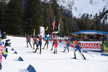 2024-01-21 - The group of athletes during a climb fighting for the best position - IBU BIATHLON WORLD CUP 2024 - MEN'S 15KM MASS START - BIATHLON - WINTER SPORTS