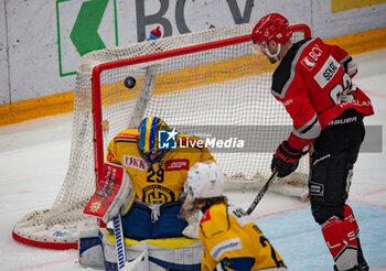 23/01/2024 - Lausanne Switzerland, 01/23/2024: Jiri Sekac of Laussanne HC #92 scores a goal against Sandro Aeschilman (goalie) of HC Davos #29 during Lausanne HC Versus HC Davos. The match of the 40th day of the 2023-2024 season took place at the Vaudoise Arena in Lausanne between Lausanne HC and HC Davos. - SWISS NATIONAL LEAGUE - LAUSANNE HC VS HC DAVOS - HOCKEY SU GHIACCIO - SPORT INVERNALI