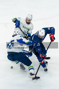 24/04/2024 - Lucien ONNO of France and Luka MAVER of Slovenia during the International Friendly Ice Hockey match between France and Slovenia on April 24, 2024 at Aren’Ice in Cergy-Pontoise, France - ICE HOCKEY - FRIENDLY GAME - FRANCE V SLOVENIA - HOCKEY SU GHIACCIO - SPORT INVERNALI