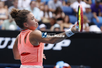 2024-01-20 - Jasmine Paolini (ITA) in action during their round three singles match against Anna Blinkova - AUSTRALIAN OPEN - INTERNATIONALS - TENNIS