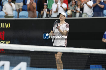 2024-01-21 - Jannik Sinner ( ITA) celebrates at the end of their round four singles match against Karen Khachanov - AUSTRALIAN OPEN - INTERNATIONALS - TENNIS