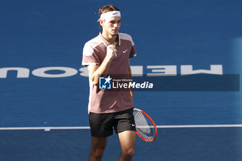 2024-01-23 - Tayor Fritz (USA) in action during their quarterfinals match against Novak Djokovic (SRB) - AUSTRALIAN OPEN - INTERNATIONALS - TENNIS