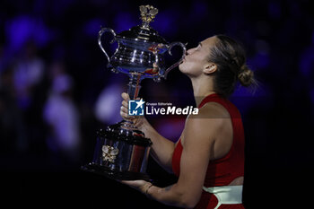 2024-01-28 - Aryna Sabalenka lifts the trophy after won the finals against Qinwen Zheng (CHN) 27th January 2024; Melbourne Park, Melbourne, Victoria, Australia; Australian Open Tennis Championship Day 14; on day 14 of the 2024 Australian Open at Melbourne Park on January 27 2024 in Melbourne, Australia. - AUSTRALIAN OPEN - INTERNATIONALS - TENNIS