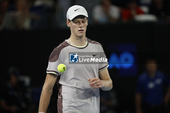2024-01-28 - Jannik Sinner ( ITA) reacts during their round final match against Daniil Medvedev - AUSTRALIAN OPEN - INTERNATIONALS - TENNIS