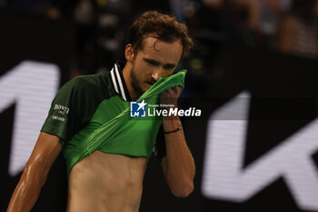 2024-01-28 - Daniil Medvedev reacts during their round final match against Jannik Sinner ( ITA) - AUSTRALIAN OPEN - INTERNATIONALS - TENNIS