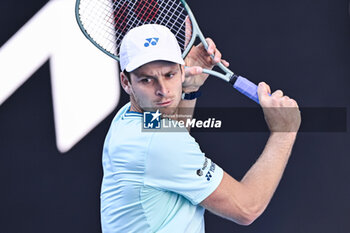 2024-01-22 - Hubert Hurkacz of Poland during the Australian Open 2024, Grand Slam tennis tournament on January 22, 2024 at Melbourne Park in Melbourne, Australia - TENNIS - AUSTRALIAN OPEN 2024 - WEEK 2 - INTERNATIONALS - TENNIS