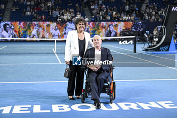 2024-01-25 - Evonne Fay Goolagong Cawley with her husband Robert Cawley during the Australian Open AO 2024 Grand Slam tennis tournament on January 25, 2024 at Melbourne Park, Australia. Photo Victor Joly / DPPI - TENNIS - AUSTRALIAN OPEN 2024 - WEEK 2 - INTERNATIONALS - TENNIS