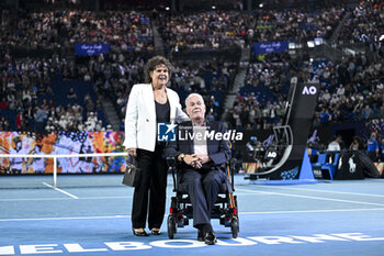 2024-01-25 - Evonne Fay Goolagong Cawley with her husband Robert Cawley during the Australian Open AO 2024 Grand Slam tennis tournament on January 25, 2024 at Melbourne Park, Australia. Photo Victor Joly / DPPI - TENNIS - AUSTRALIAN OPEN 2024 - WEEK 2 - INTERNATIONALS - TENNIS