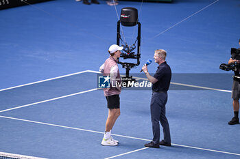 2024-01-26 - Jannik Sinner of Italy and Jim Courier during the Australian Open AO 2024 Grand Slam tennis tournament on January 26, 2024 at Melbourne Park in Melbourne, Australia. Photo Victor Joly / DPPI - TENNIS - AUSTRALIAN OPEN 2024 - WEEK 2 - INTERNATIONALS - TENNIS