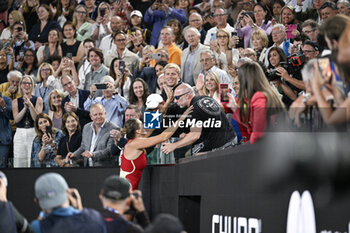 2024-01-27 - Aryna Sabalenka with her coach Jason Stacy and team in the players box during the Australian Open AO 2024 women's final Grand Slam tennis tournament on January 27, 2024 at Melbourne Park in Australia. Photo Victor Joly / DPPI - TENNIS - AUSTRALIAN OPEN 2024 - WEEK 2 - INTERNATIONALS - TENNIS
