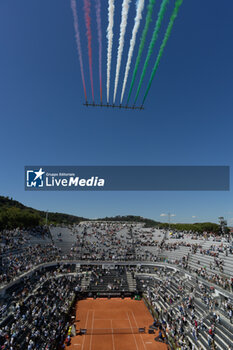 2024-05-17 - Passage of the Frecce Tricolori over the Centrale of the Foro Italico Master 1000 Internazionali BNL D'Italia tournament at Foro Italico on May 17, 2024
Fabrizio Corradetti / LiveMedia - INTERNAZIONALI BNL D'ITALIA - INTERNATIONALS - TENNIS