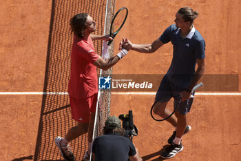 2024-04-11 - Winner Stefanos Tsitsipas of Greece shakes hands with Alexander Zverev of Germany during day 5 of the Rolex Monte-Carlo 2024, ATP Masters 1000 tennis event on April 11, 2024 at Monte-Carlo Country Club in Roquebrune Cap Martin, France - TENNIS - ROLEX MONTE-CARLO MASTERS 2024 - 11/04 - INTERNATIONALS - TENNIS