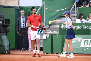 2024-04-12 - Novak Djokovic and a ball kid during the Rolex Monte-Carlo ATP Masters 1000 tennis on April 12, 2024 at Monte Carlo Country Club in Roquebrune Cap Martin, France near Monaco. Photo Victor Joly / DPPI - TENNIS - ROLEX MONTE CARLO MASTERS 2024 - 12/04 - INTERNATIONALS - TENNIS